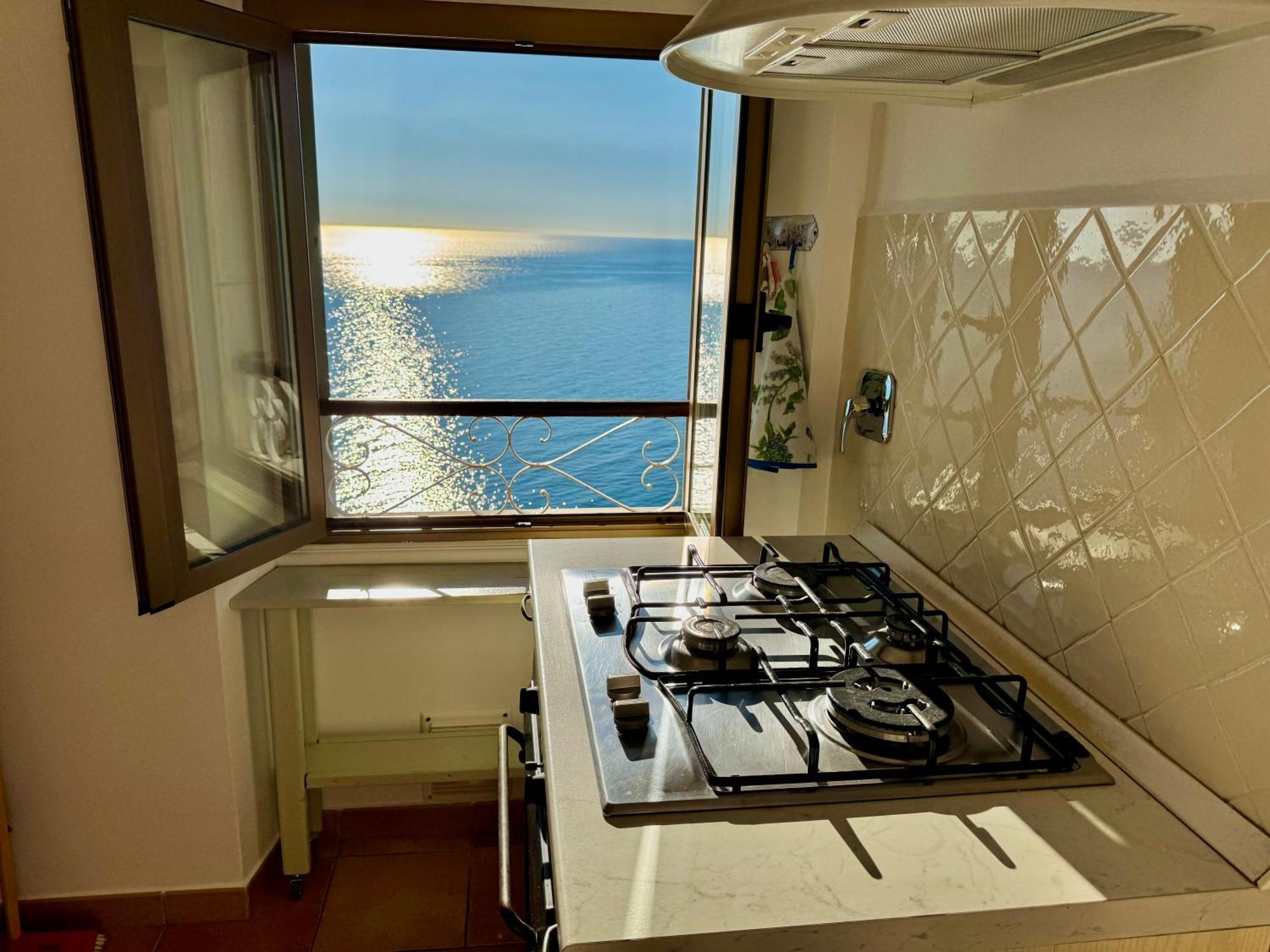 Apartamento Kiss Of Sea - Balzi Rossi & Baia Beniamin Ventimiglia Exterior foto