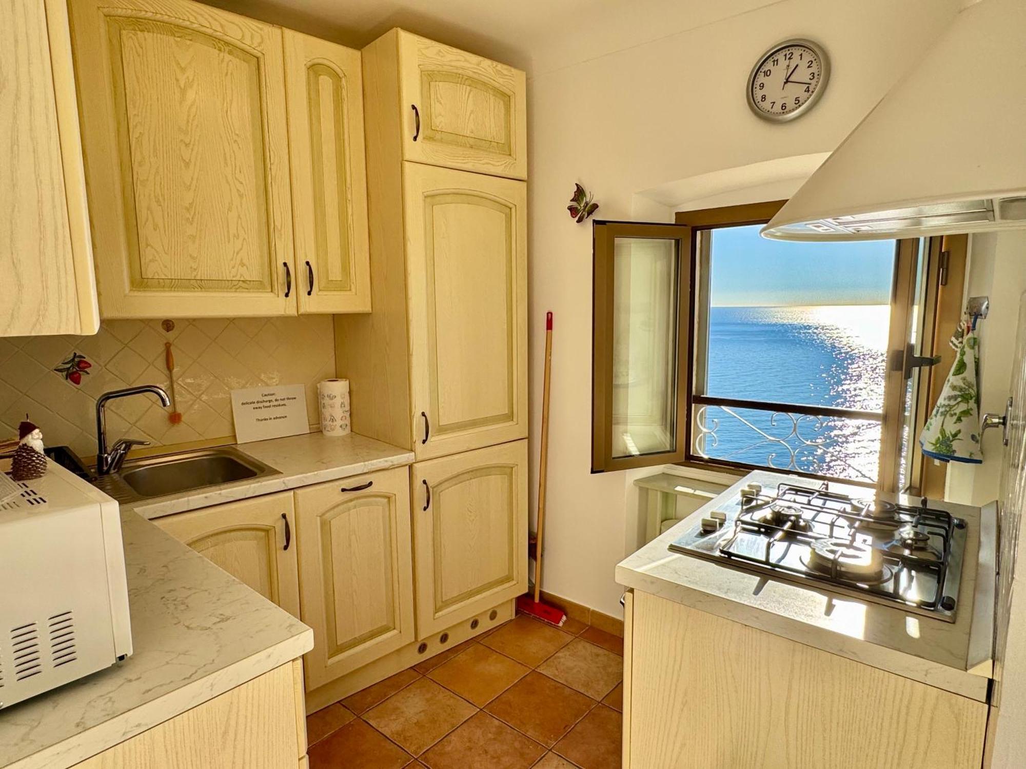 Apartamento Kiss Of Sea - Balzi Rossi & Baia Beniamin Ventimiglia Exterior foto